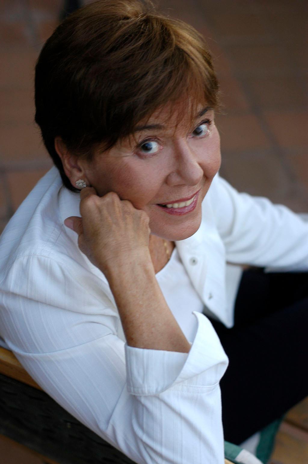 Rosa Romojaro, poeta de la emoción y la belleza del jardín