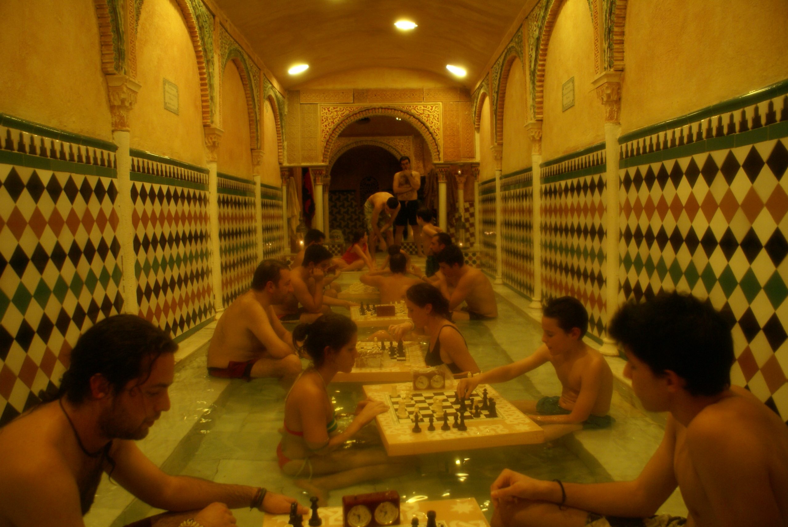 XI Torneo de Ajedrez en el agua de Hammam Al Ándalus, una experiencia sensorial para todos los niveles