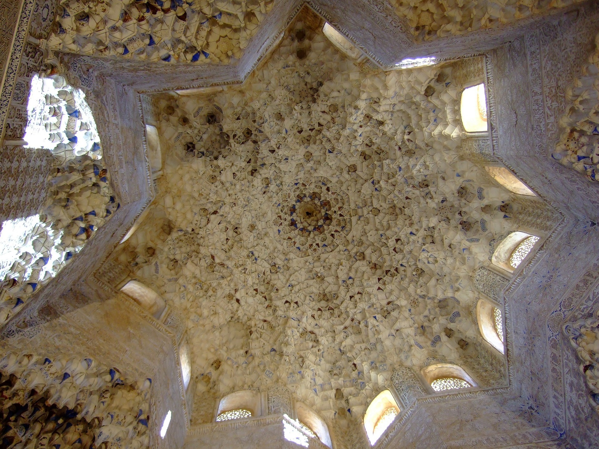 La piedra preciosa del Al Ándalus, el arte granadino 
