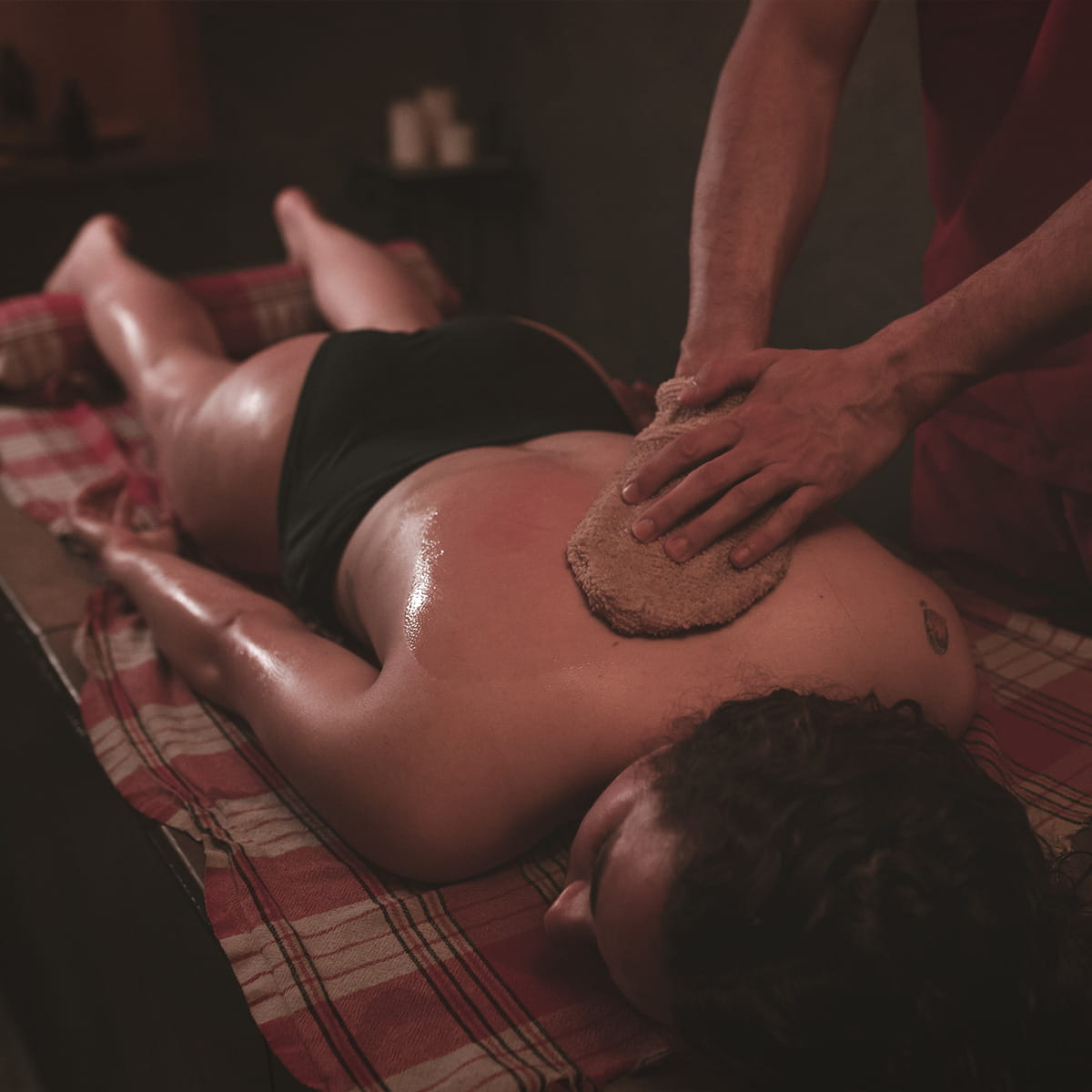 El guante kessa: tradición y renovación de la piel