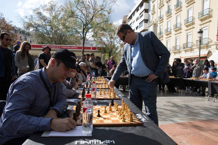 Lo que Miguel Illescas nos enseñó en Granada. Masterclass de ajedrez