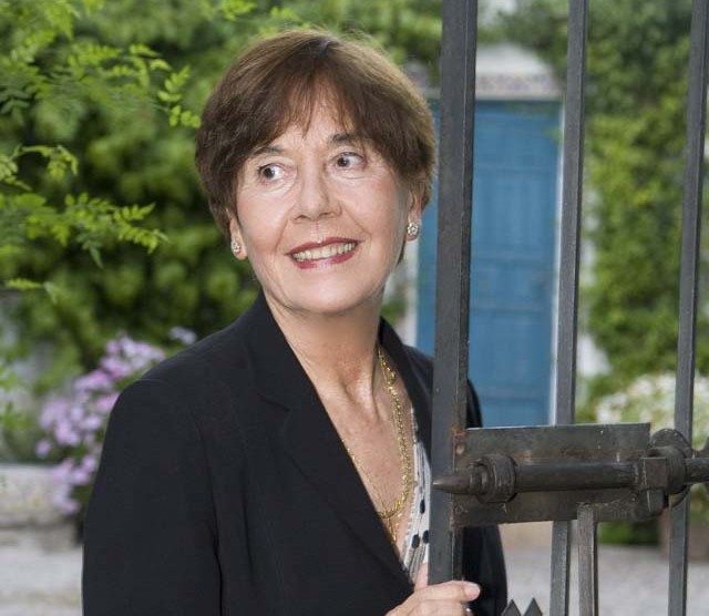 Rosa Romojaro, poeta de la emoción y la belleza del jardín